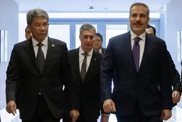 Dışişleri Bakanı Hakan Fidan Malezya Başbakanı ile görüştü!
