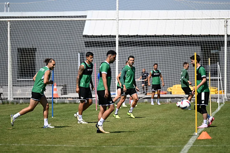 konyaspor-galatasaray-maci-kesintisiz-canli-izle-konyaspor-gs-maci-donmadan-sifresiz-4k-tam-parca-izle-1723828041399.jpg Konyaspor-Galatasaray maç özeti! Konyaspor-GS maçı kaç kaç bitti?-3