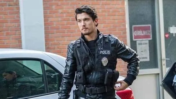 meger-dogruymus-arka-sokaklarin-komiseriydi-oyunculugu-birakti-husnu-coban-riza-baba-derken-gercek-bambaska-ci-1655723124295.jpg Arka Sokaklar’ın komiseriydi 'ayrılık' itirafı geldi! “Güle güle yakışıklım” Hüsnü Çoban, Rıza Baba derken gerçek bambaşka çıktı!-4