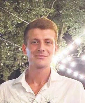 kiskanclik-tartismasi-vahsetle-bitti-sevgilisini-kolundan-zorla-tutup-olume-atladi-1659908024597.jpeg Kıskançlık tartışması vahşetle bitti! Sevgilisini kolundan zorla tutup ölüme atladı-11