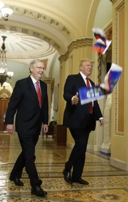 Trump'a Rusya bayraklı protesto
