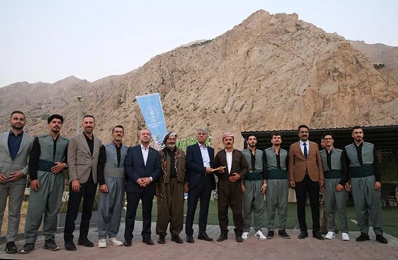 Programa Kültür ve Turizm Bakan Yardımcısı Nadir Alparslan (sağ 7) da katıldı. (AA)