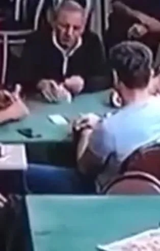 İstanbul'daki 5.8'lik deprem anından yeni görüntüler (İş yerlerinde, kahvede ve sokakta depreme yakalananlar)