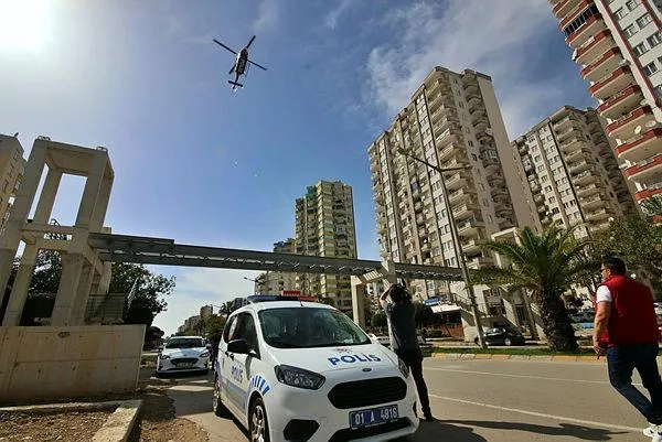 polis-koronaviruse-karsi-bu-kez-havadan-uyardi-evde-kal-adana-1586016215579.jpeg Polis koronavirüse karşı bu kez havadan uyardı: Evde kal Adana-2