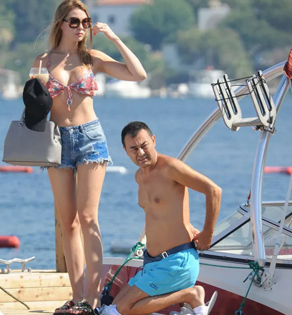 Serdar Ortaç'ın Eşi Chloe Loughnan sınırları zorladı!-2