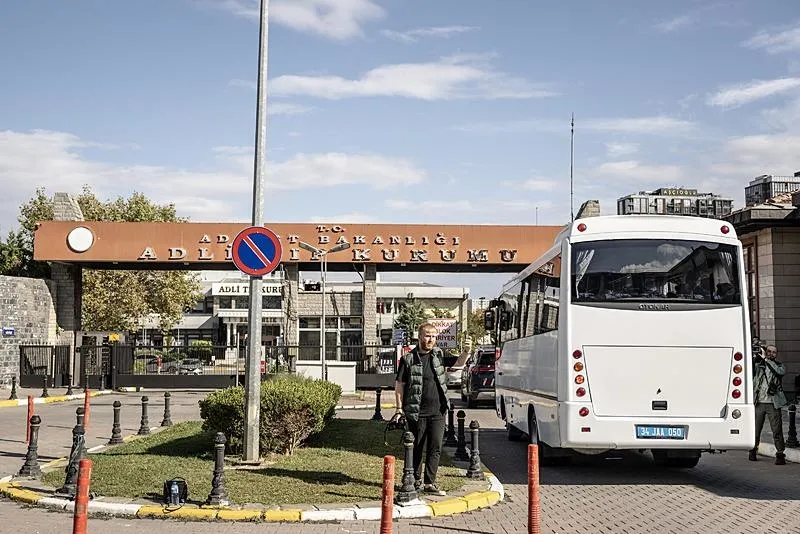 İstanbul'daki uyuşturucu operasyonunda ifadeleri alınan ünlü isimler adli tıpta. (AA)