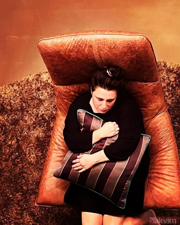 Esra Dermancıoğlu 'insanları çıplak hayal ederim bir de tuvalette!' Yatak paylaşımıyla olay yaratan Esra bu kez... - 4