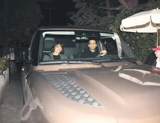 Gazetecilerin aracına çarptı