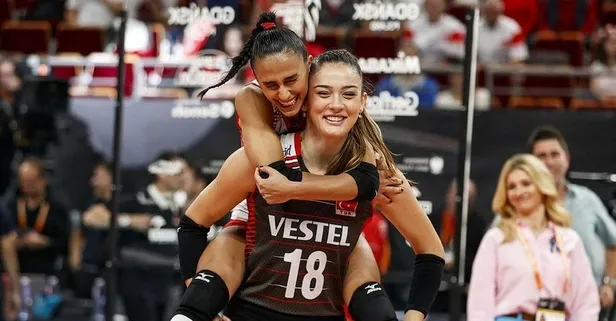 Helal olsun Sultanlar! A Milli Kadın Voleybol Takımı'mız Polonya'yı devirdi, grubu lider tamamladı