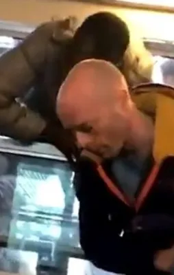 Paris'te grevler ülke geneline yayıldı