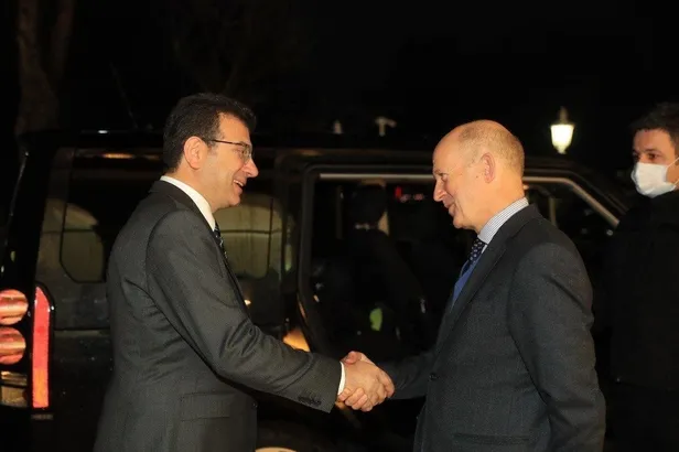 ekrem-imamoglunun-balikcida-bulustugu-ingiliz-buyukelci-dominick-chilcott-ile-ilgili-carpici-gercek-turkiyede-1643190331984.jpeg Ekrem İmamoğlu'nun balıkçıda buluştuğu İngiliz büyükelçi Dominick Chilcott ile ilgili çarpıcı gerçek! Türkiye'de istihbaratçı olarak çalışmış-7