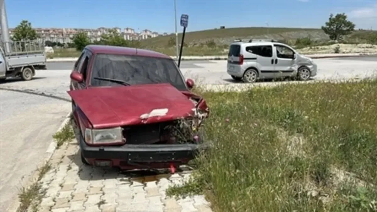 Kütahya’da 15 yaşındaki çocuk dehşet saçtı! Babasının arabasını kaçırdı olanlar oldu: 4 yaralı