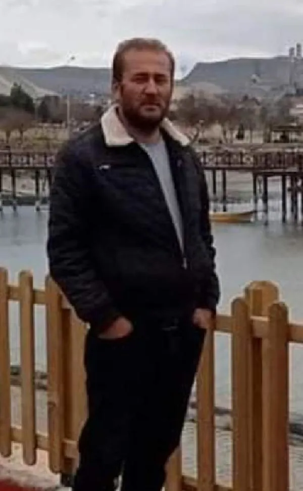 ankarada-sok-olay-3-kisi-otomobilde-olu-bulundu-yogun-egzoz-kokusu-ve-alkol-sisesi-1674217428886.jpeg Ankara'da şok olay! 3 kişi otomobilde ölü bulundu! Yoğun egzoz kokusu ve alkol şişesi...-4