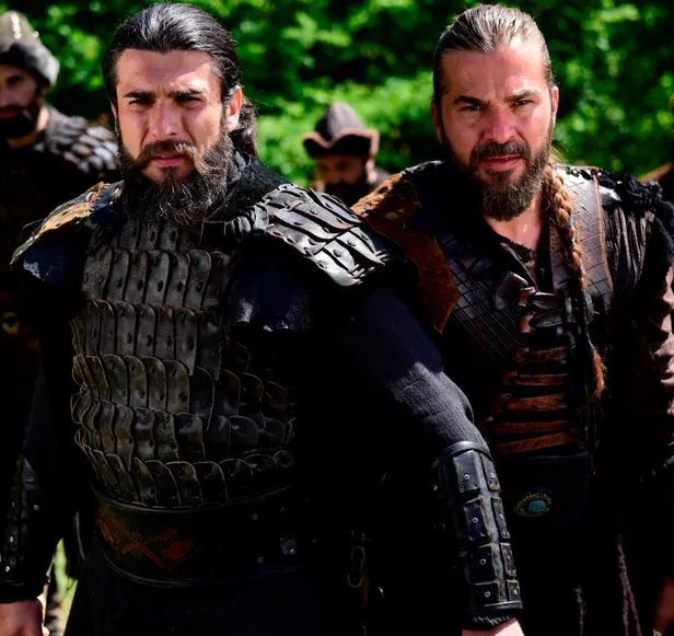 ertugrul-bey-icin-heyecan-dorukta-herkes-engin-altan-duzyatani-bekliyordu-ancak-son-anda-1592409424465.jpg Ertuğrul Bey için heyecan dorukta: Herkes Engin Altan Düzyatan'ı bekliyordu! Ancak son anda...-7