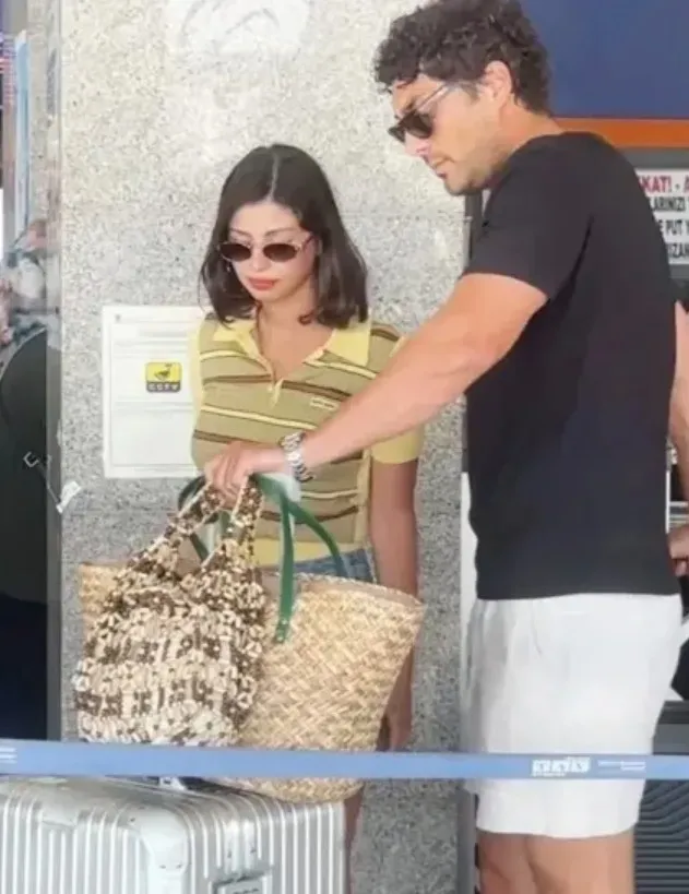 1785446737623.jpeg Ali Öner ve Zeynep Atılgan'dan el ele AVM turu: "Yeni sezona hazırlanıyoruz"-4