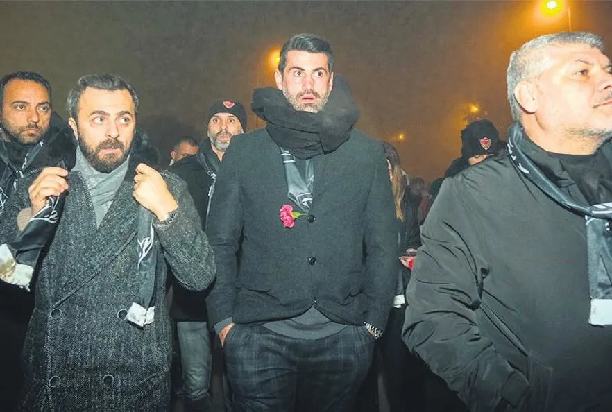 Savaş’a tepki Demirel’e alkış