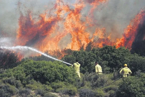 Foça’yı yaktılar