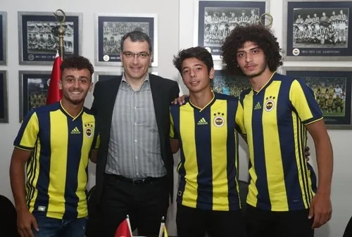 Fenerbahçe'den 3 imza birden! Resmen açıklandı-1