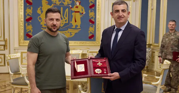 Ukrayna Devlet Başkanı Zelenskiy tarafından Haluk Bayraktar'a 1. Derece Devlet Liyakat Nişanı verildi