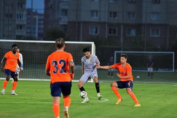 Süper Lig'in 2019-20 sezonu şampiyonu Başakşehir'in rotası yeniden zirve-3