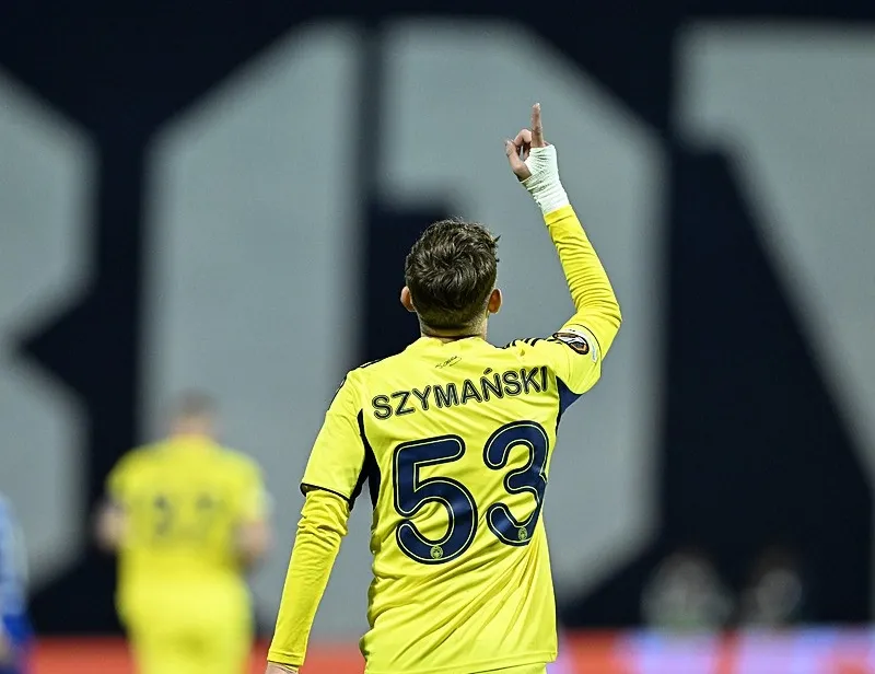 Mou istedi Szymanski kaldı