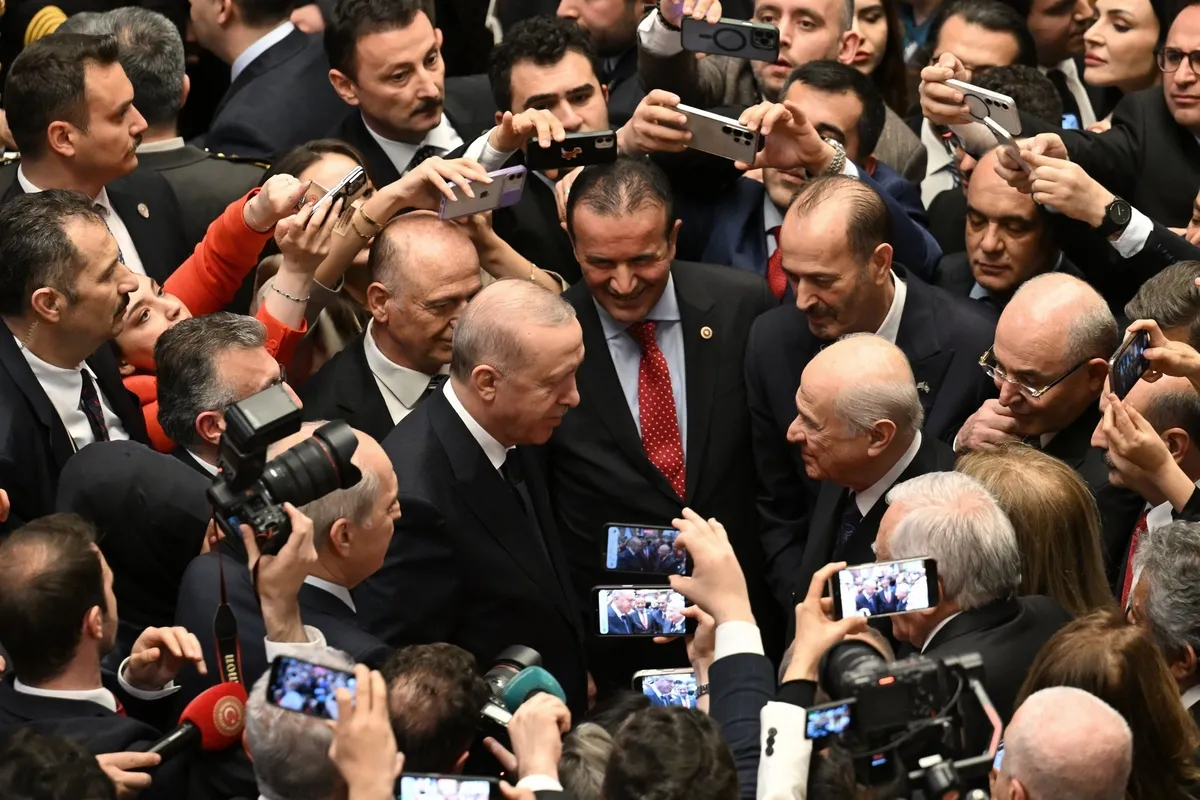 baskan-erdogan-23-nisan-resepsiyonunda-sadettin-saran-ile-gorustu-1776970266030.jpeg Başkan Erdoğan, 23 Nisan Resepsiyonu’nda Sadettin Saran ile görüştü-2