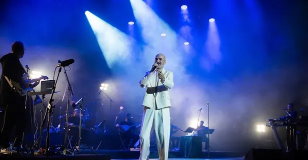 Müzik ziyafeti: Soner Sarıkabadayı Harbiye'de sahne aldı!