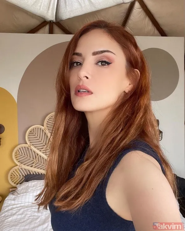 Mine Tugay’dan süper minili balkon pozu! 43 yaşındaki Mine Tugay’ı görenin ağzı açık kaldı iddialı pozu sosyal medyayı kasıp kavurdu - 7