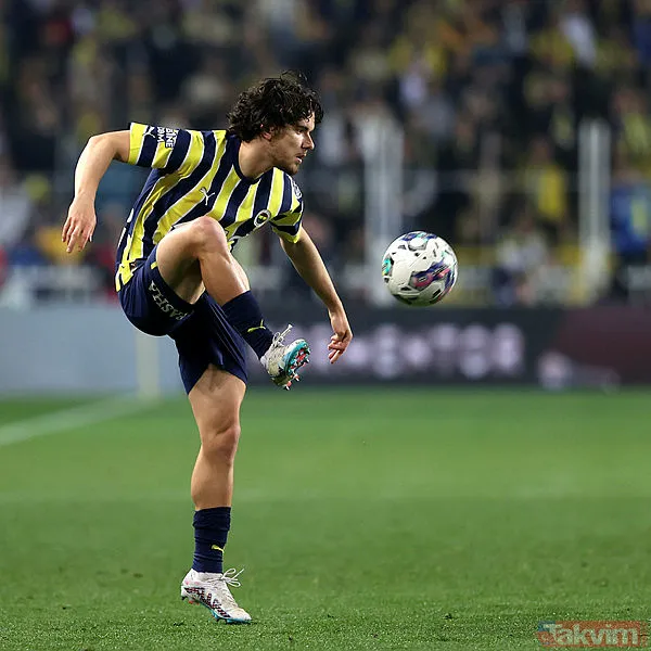 Fenerbahçe'ye dev teklif! Yıldız isim rekor bedelle gidecek - 23