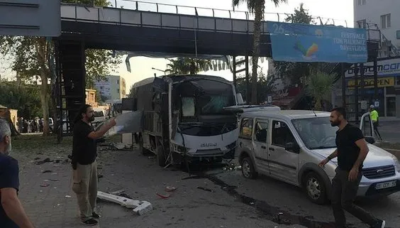 Adana’da polis aracına bombalı saldırı