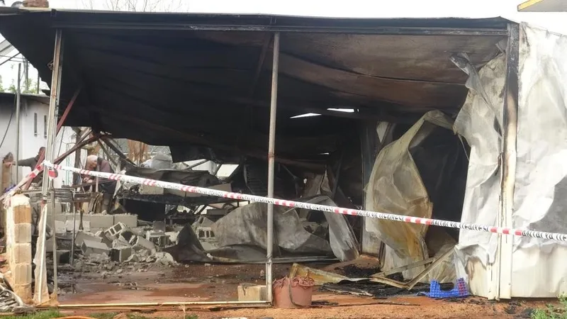 antalyada-prefabrik-ev-alevlere-teslim-oldu-7-aylik-hamile-anne-ve-5-cocugu-can-verdi-1773992471867.jpeg Antalya'da prefabrik ev alevlere teslim oldu: 7 aylık hamile anne ve 5 çocuğu can verdi-6