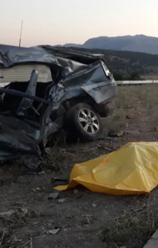 Feci kaza! Ölü ve yaralılar var... Sinir krizi geçiren vatandaşları polis teselli etti