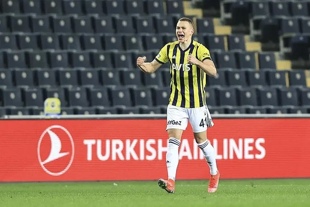 fenerbahcenin-duvari-attila-szalai-premier-lig-yolcusu-macaristan-teknik-direktoru-marco-rossi-bombayi-patlatti-1638807311113.jpeg Fenerbahçe'nin 'duvarı' Attila Szalai Premier Lig devine gidiyor! Macaristan Teknik Direktörü Marco Rossi bombayı patlattı-5