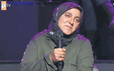 kim-milyoner-olmak-istere-katilan-mevsimlik-isci-hikmet-250-bin-tllik-soruyu-actirdi-ilk-soruda-elenen-kariyerli-isimleri-geride-birakti-1602538170688.jpg Kim Milyoner Olmak İster'e katılan Hikmet Karakurt 250 bin TL'lik soruyu açtırdı! İlk soruda elenen kariyerli isimleri geride bıraktı-3