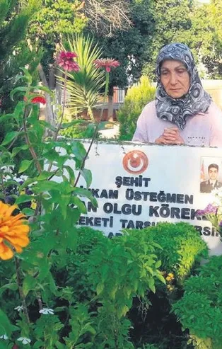Şehit oğlunun mezarını her gün ziyaret ediyor