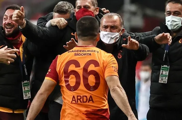 arda-turana-emre-belozoglu-modelifatih-terim-onu-sportif-direktorluk-gorevi-icin-dusunuyor-1625327368652.jpeg Arda Turan’a Emre Belözoğlu modeli! Fatih Terim onu sportif direktörlük görevi için düşünüyor-3