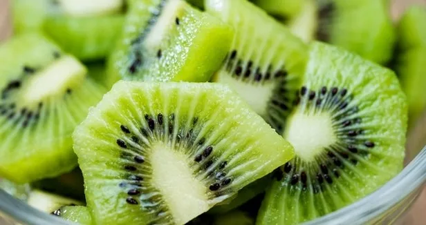 KİVİNİN FAYDALARI NELERDİR? Kivinin zararları var mı? Kivinin besin değeri nedir? Kivi kaç kalori? Sen neymişsin öyle!-3