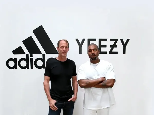 Adidas'ın ve rapçi Kanye West tasarladı: Engincan Ural, Burcu Esmersoy, Ebru Şahin, Berkay ve Ada Şahin sıraya girdi-5