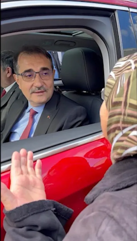 gulistan-teyzenin-yuzleri-gulduren-togg-yolculugu-bakan-donmez-sofor-koltugunda-1681416152787.jpg Gülistan Teyze’nin yüzleri güldüren Togg yolculuğu: Bakan Dönmez şoför koltuğunda-2