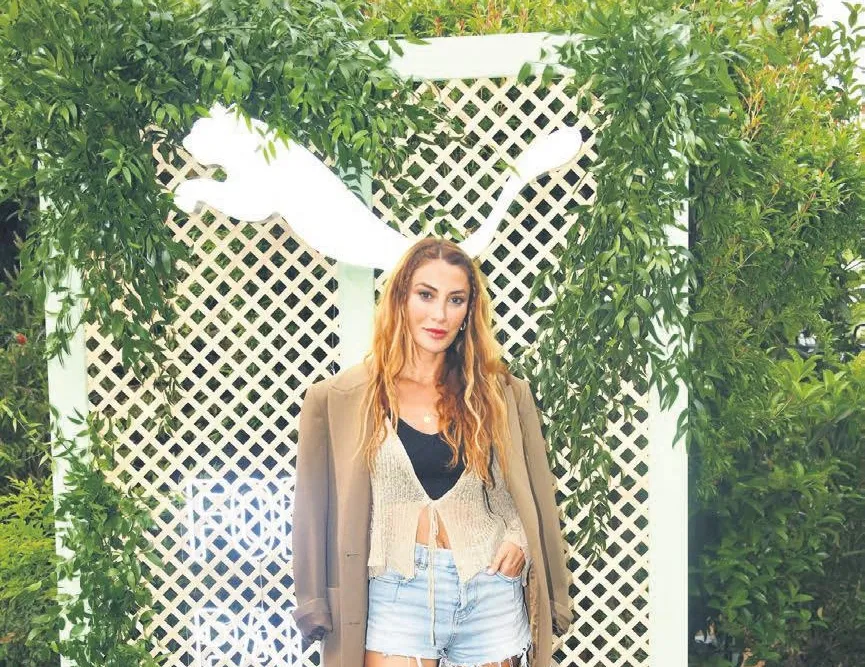 Ünlü isimleri buluşturan davet