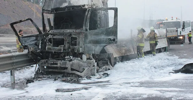 Kaza yapan TIR alev alev yandı