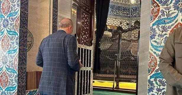 Başkan Recep Tayyip Erdoğan'dan Eyüp Sultan Türbesi'nde dua