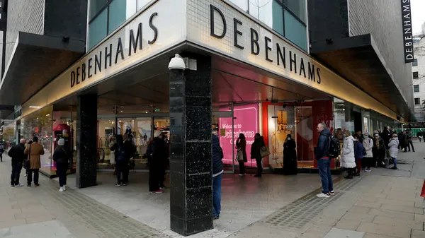 ingilterenin-242-yillik-dev-perakende-zinciri-debenhams-magazalarini-kapatiyor-1620229136212.jpg İngiltere'nin 242 yıllık dev perakende zinciri Debenhams, mağazalarını kapatıyor-3