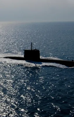 Türk denizaltısı derinden ilerliyor