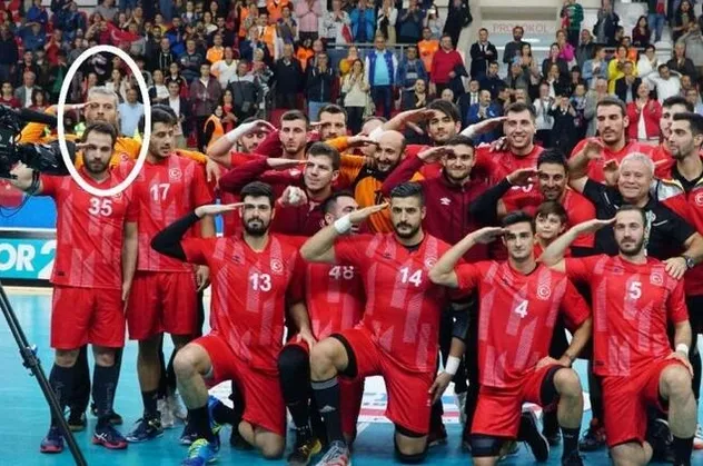 Yunan hazmedemedi! Asker selamı veren Yunus Özmusul'un sözleşmesi feshedildi