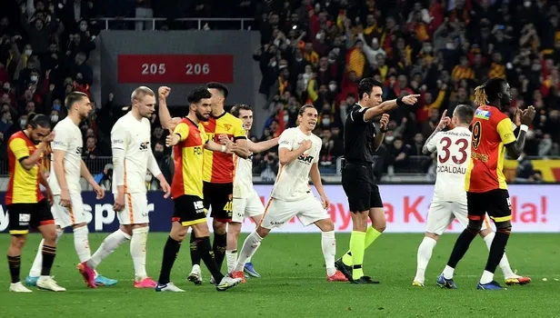 galatasaray-goztepeyi-devirdi-goztepe-2-3-galatasaray-mac-sonucu-ozet-1645470587423.jpeg Galatasaray, Göztepe'yi devirdi! (Göztepe 2-3 Galatasaray MAÇ SONUCU ÖZET)-2