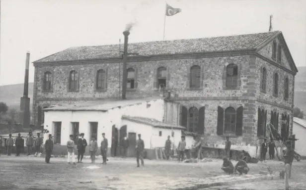 tarihi-fotograflar-msb-milli-mucadele-doneminde-faaliyet-gosteren-askeri-fabrikadan-goruntuler-paylasti-1644525452155.jpeg Tarihi fotoğraflar: MSB, milli mücadele döneminde faaliyet gösteren askeri fabrikadan görüntüler paylaştı-1