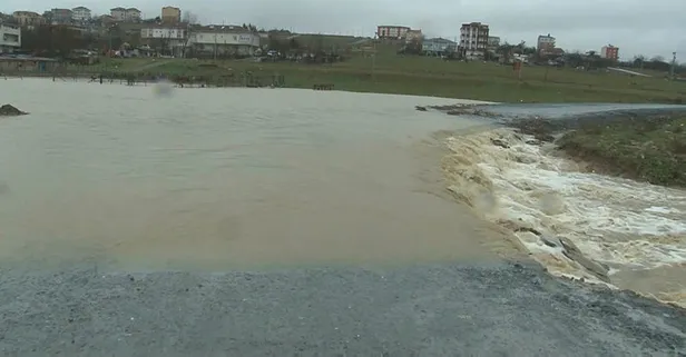 İstanbul Arnavutköy'de dere taştı, araç muayene istasyonu yolu kapandı! İSKİ'ye tepki...