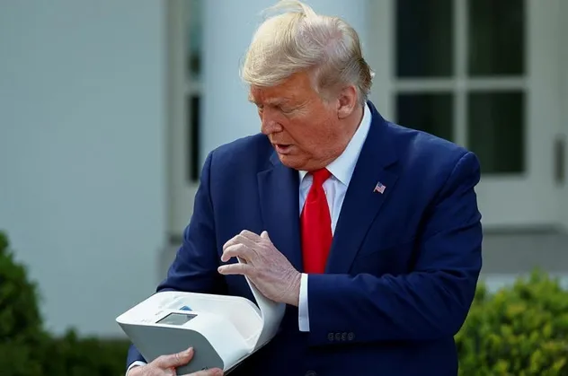 ABD Başkanı Trump, koronavirüs toplantısında cihaz tanıttı: 120 bin maskeyi dezenfekte ediyor