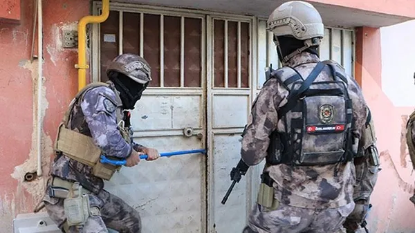 teror-orgutu-uyelerine-es-zamanli-operasyon-7-gozalti-1646219800688.jpg Terör örgütü üyelerine eş zamanlı operasyon: 7 gözaltı-3